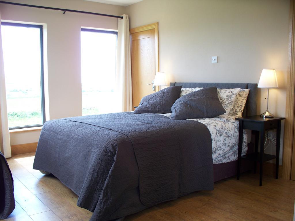 Blackberry Lodge Accommodation Doolin Habitación foto